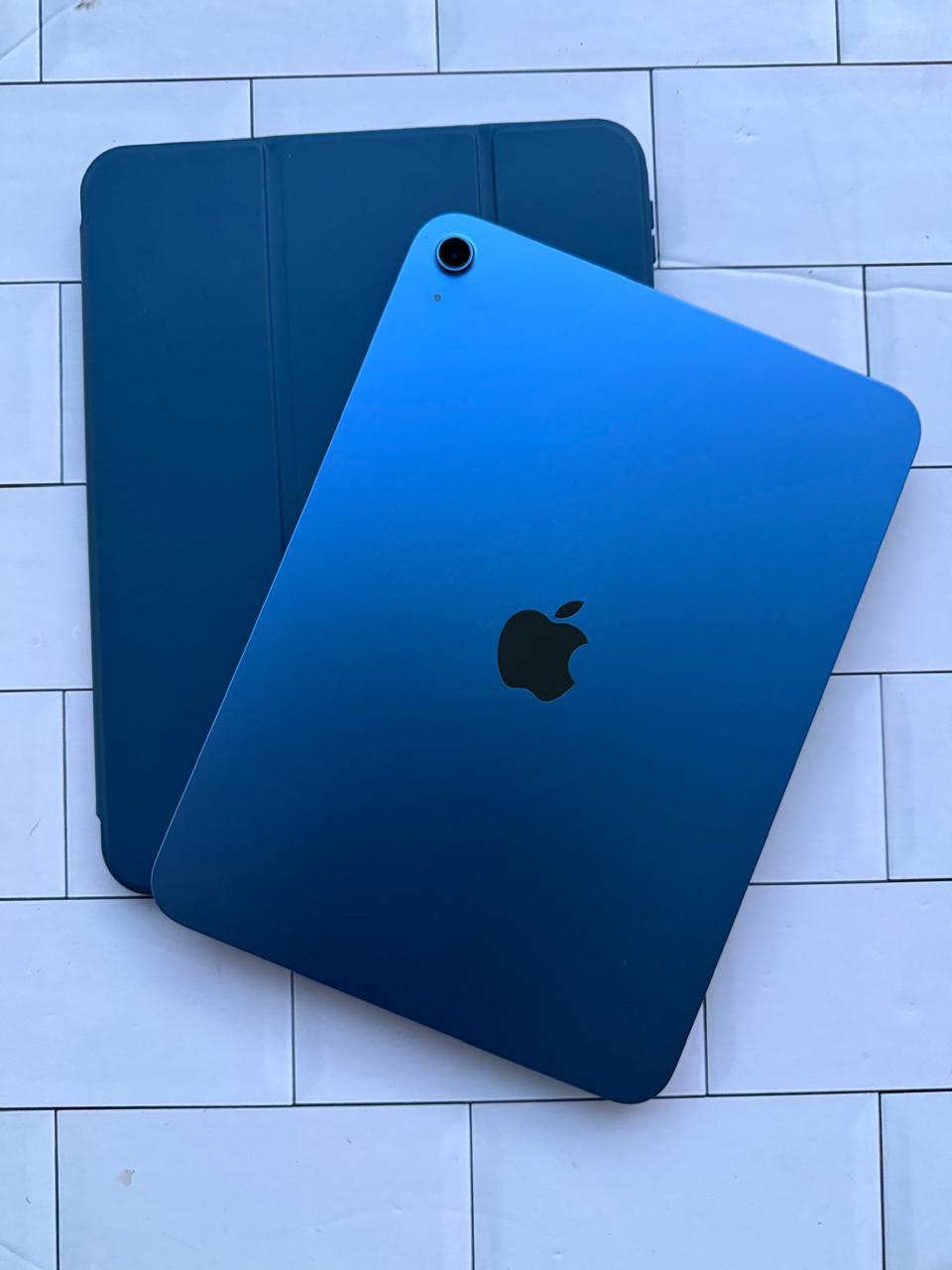 iPad A16 - 256GB, Blue, Open Box + Funda