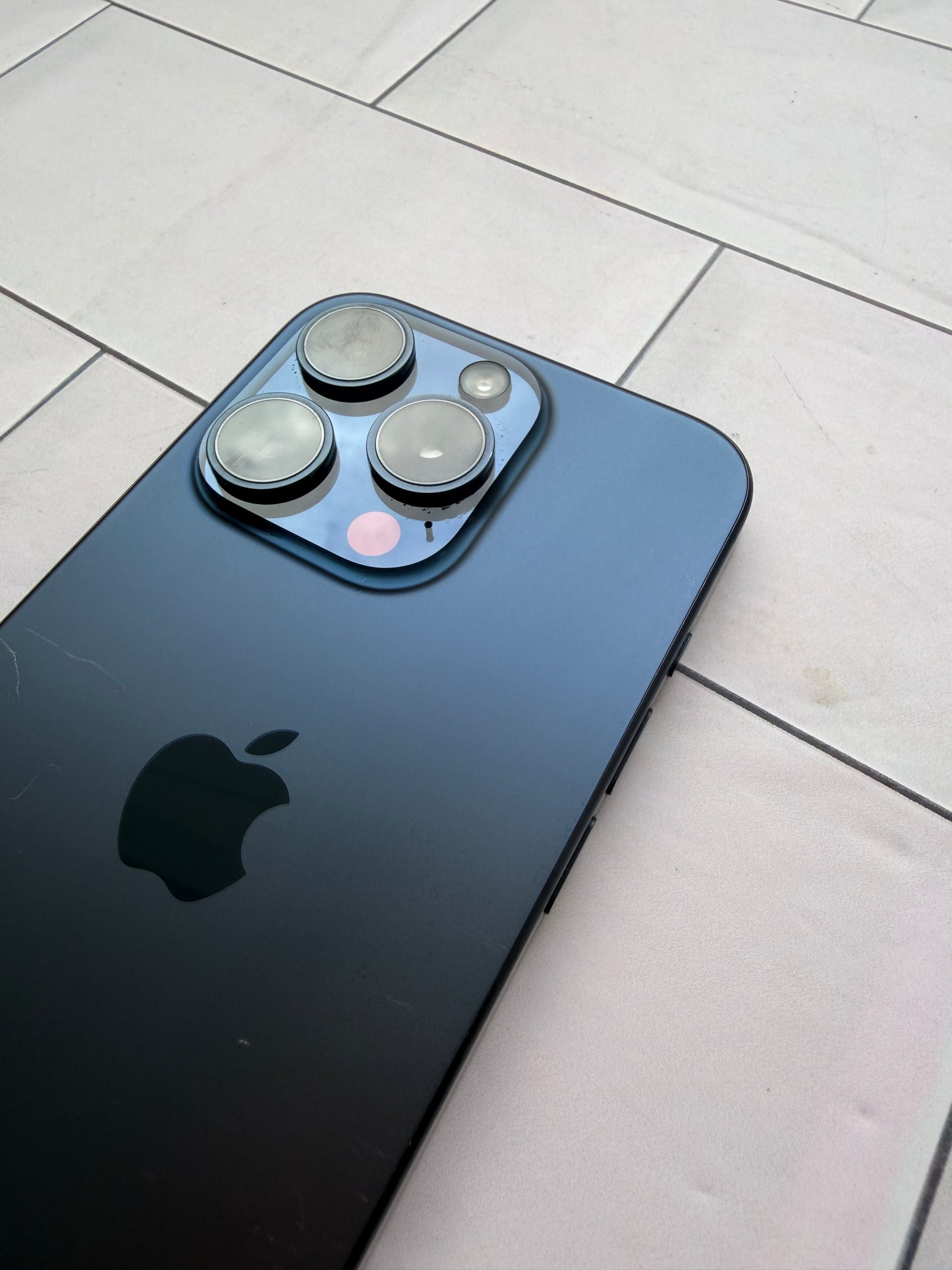 iPhone 15 Pro - 256GB, 82%, esim