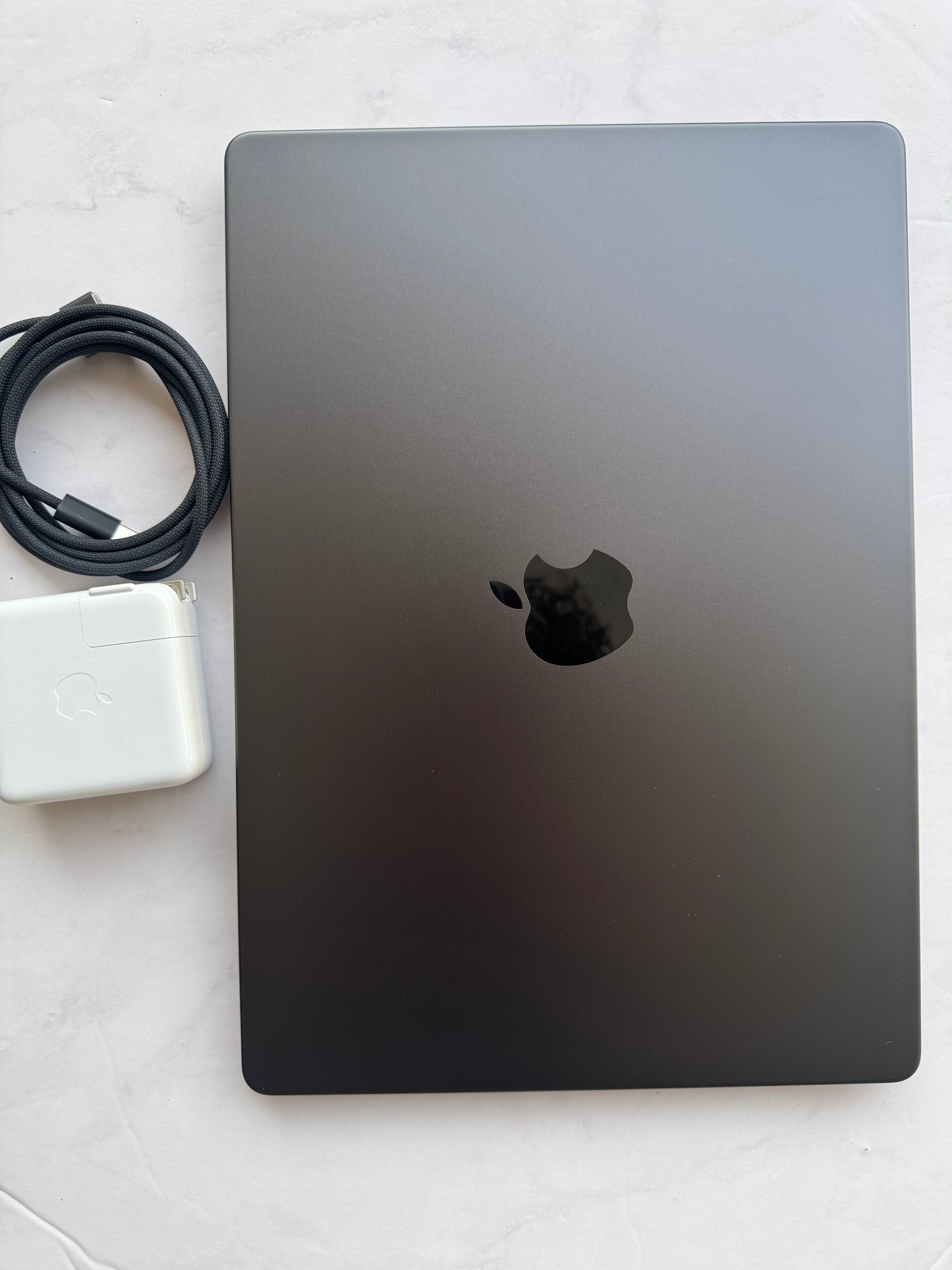 Macbook Pro M5 - 1TB, 16Gb, 14"