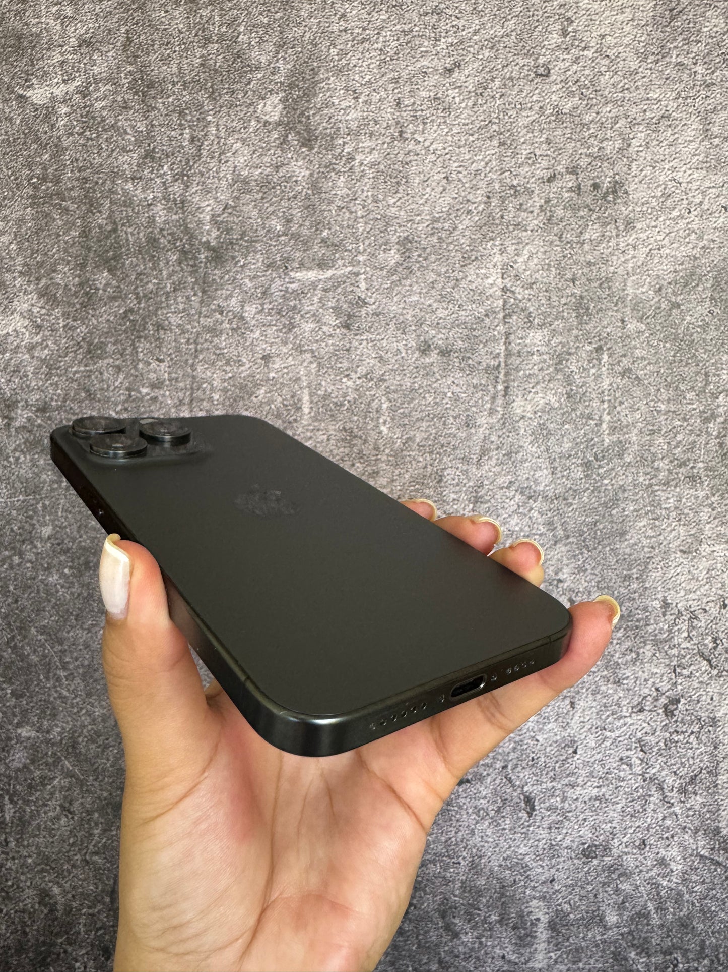 iPhone 15 Pro Max - Black, 256GB, 86%