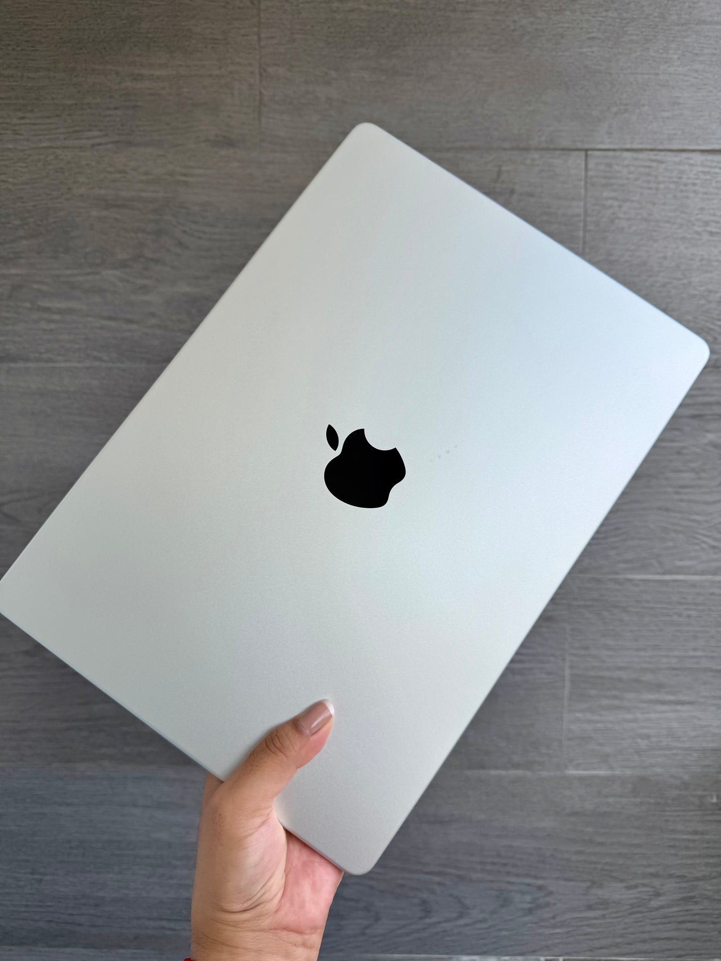 MacBook Pro M5 - 1TB, 16GB, Silver