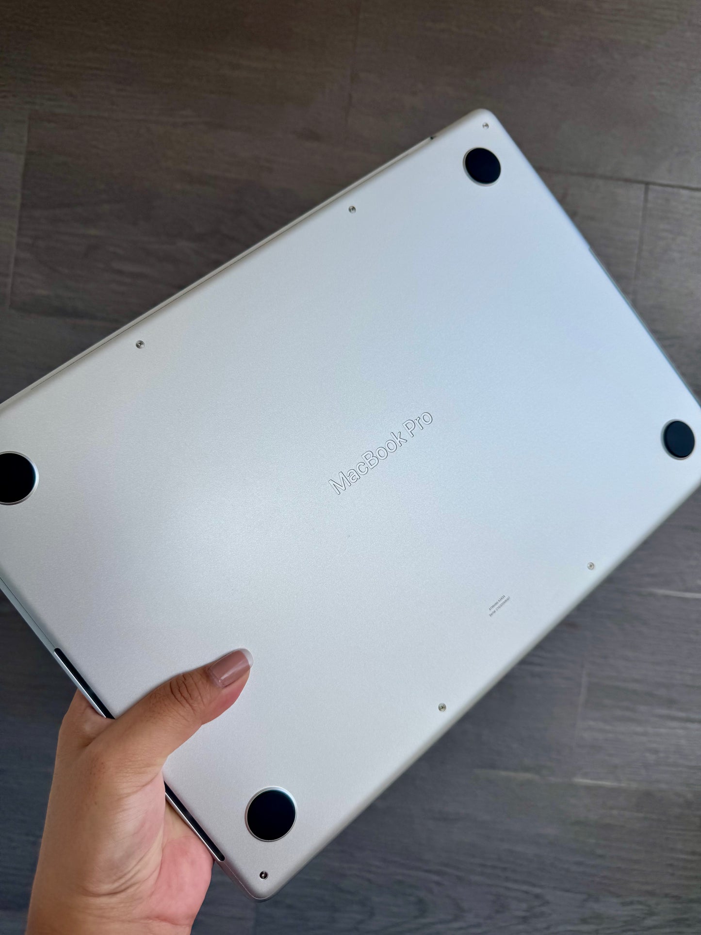 MacBook Pro M5 - 1TB, 16GB, Silver